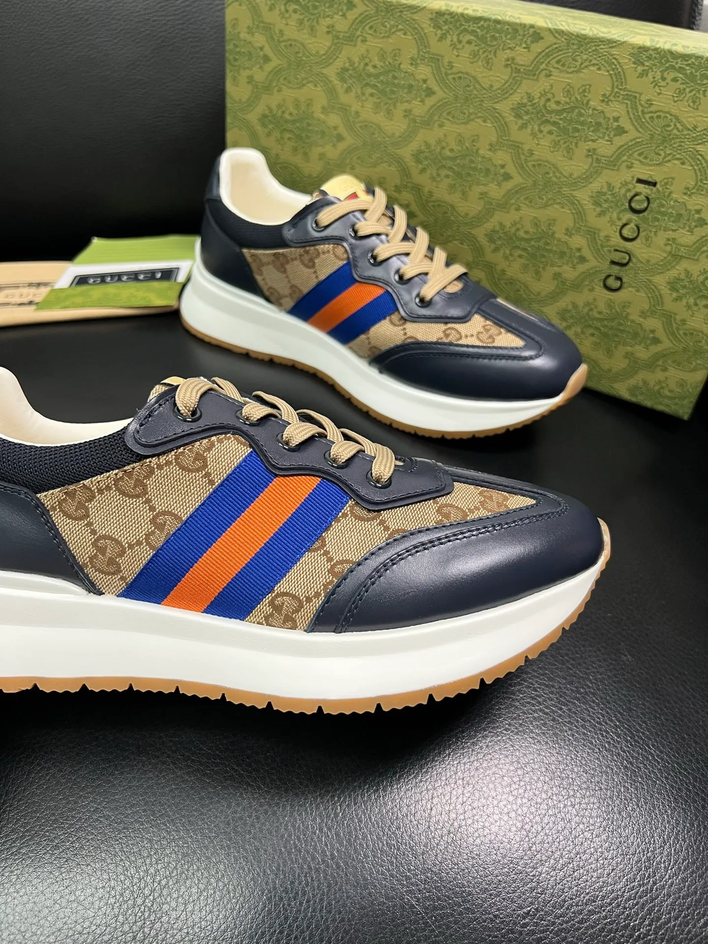 Men's shoes 💰800 Gucci top purchasing Gucci counter new model, original factory configuration of imported cowhide from Italy with printed cloth fabric, imported cowhide lining, breathable and comfortable, sole: original factory special sole is super comfortable, original factory and single goods are high quality, welcome to compare, code number 38-44 (customized 45 46) 85865